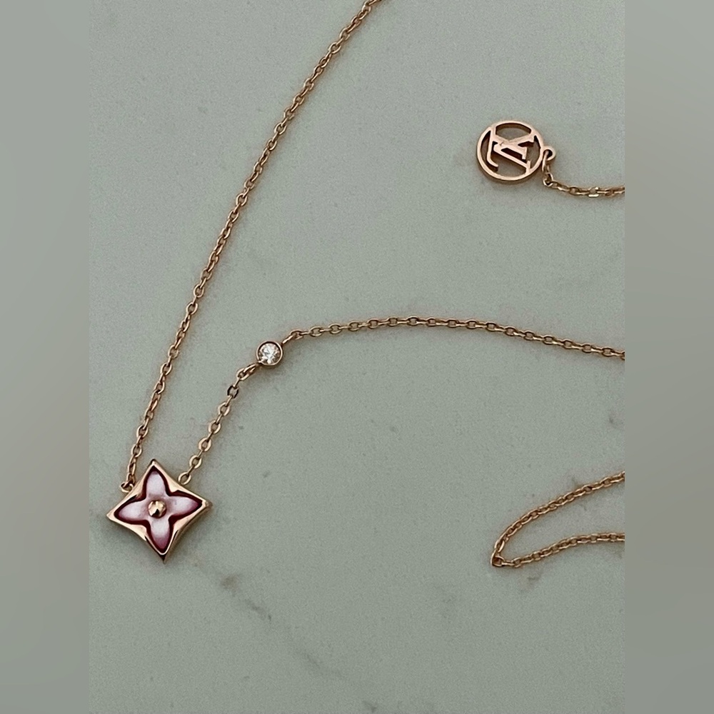Louis Vuitton Color Blossom BB Mother Of Pearl Diamond Star Pendant in 18K RG - Picture 3 of 16